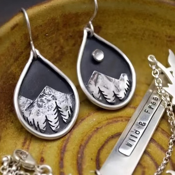 Mountain and moon silver earrings - Picture 3 of 6